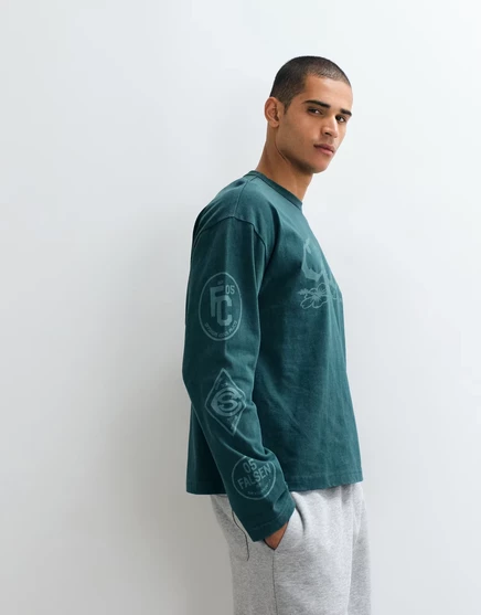 ДИЗАЙНЕРСКАЯ футболка ASOS свободного кроя с длинным рукавом оверсайз и текстовым рисунком в зеленом цвете 