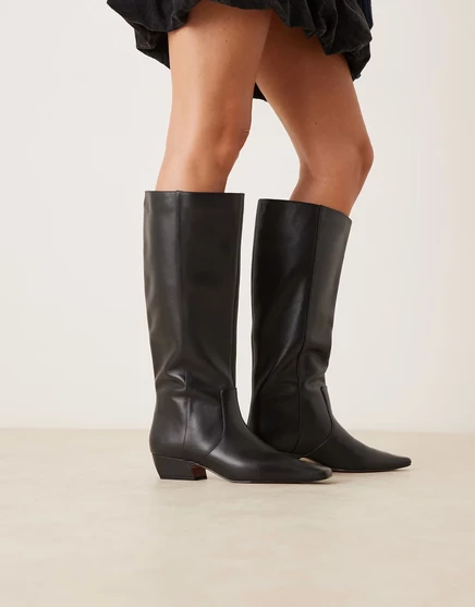 Черные сапоги до колена на плоской подошве с острым носком от ASOS DESIGN Calais из кожи Кале black