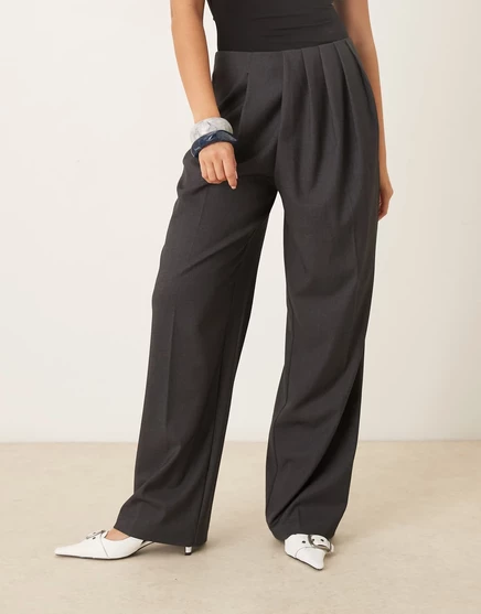 Брюки ASOS DESIGN из плотной драпировки цвета древесного угля  charcoal