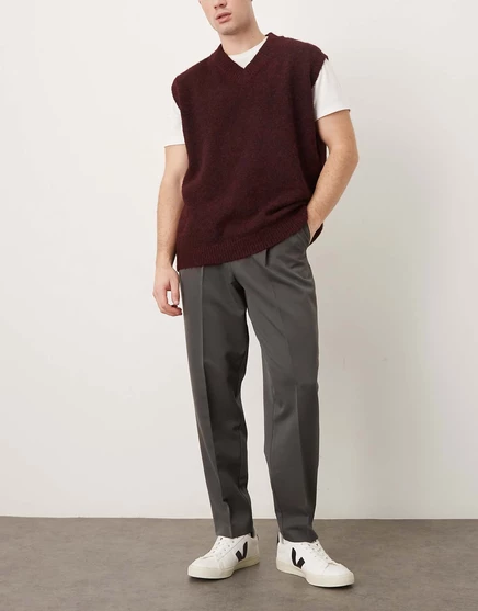 Элегантные плиссированные брюки свободного кроя зауженного кроя от ASOS DESIGN цвета древесного угля charcoal