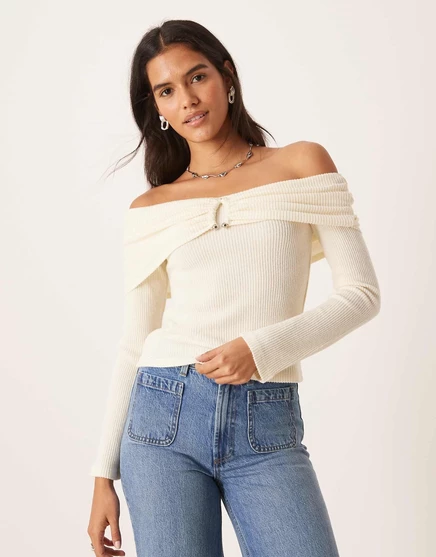 Свитер с открытыми плечами от ASOS DESIGN с мягкой на ощупь матовой фурнитурой в виде ребер white