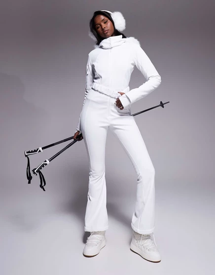 Лыжный костюм ASOS 4505 Ski soft shell с поясом, узкими штанинами и капюшоном из искусственного меха белого цвета white