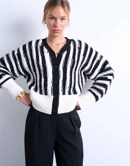 Вязаный кардиган в вертикальную полоску от Topshop черно-белого цвета mono