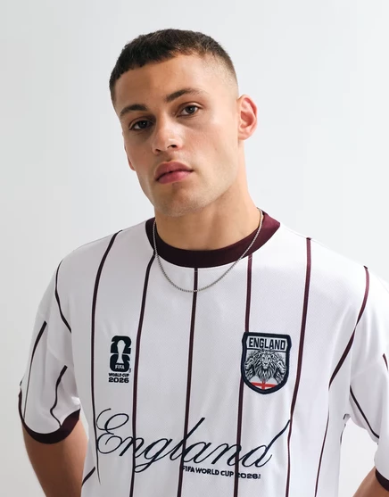 Мужская футболка ASOS Design свободного кроя в полоску с принтом «FIFA World Cup England», белая