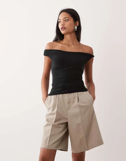 Черный топ ASOS DESIGN со шнуровкой сзади и скрученными плечами black
