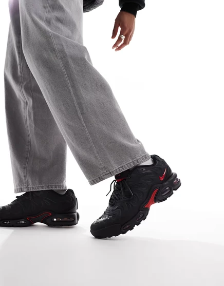 Кроссовки Nike Air Max Plus Drift черного и красного цветов