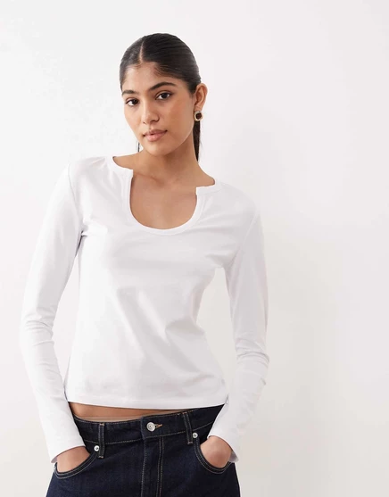 Мини-топ в рубчик с широким овальным вырезом от ASOS DESIGN белого цвета white
