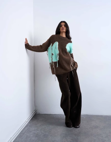 Вязаный свитер Topshop с цветочными кисточками шоколадного цвета chocolate
