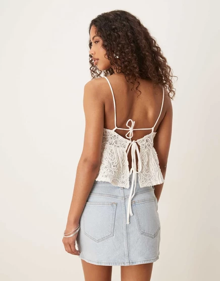 Женская майка ASOS Design с кружевной оборкой, белая