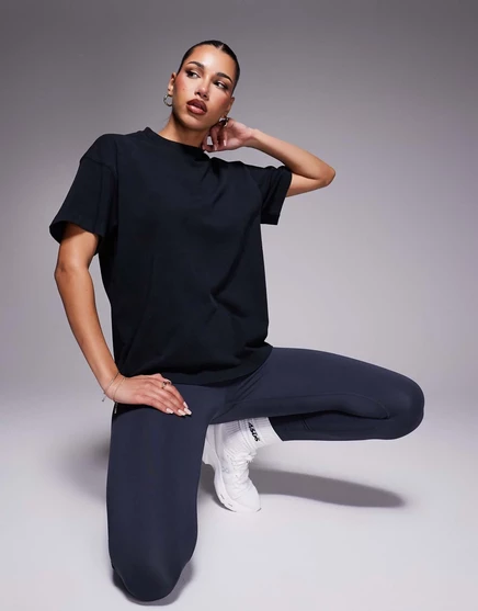 ASOS 4505 Icon - облегающая хлопковая футболка из плотного хлопка с быстросохнущей отделкой черного цвета, выполненная в стираном виде washed black