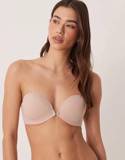 Бежевый бюстгальтер без бретелек с застежкой спереди от Calvin Klein идеально сидит по фигуре cedar