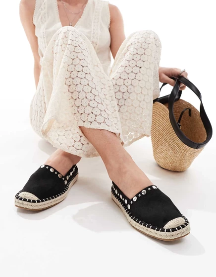 Черные эспадрильи Jeanie с закрытым носком и заклепками от ASOS DESIGN black microfiber