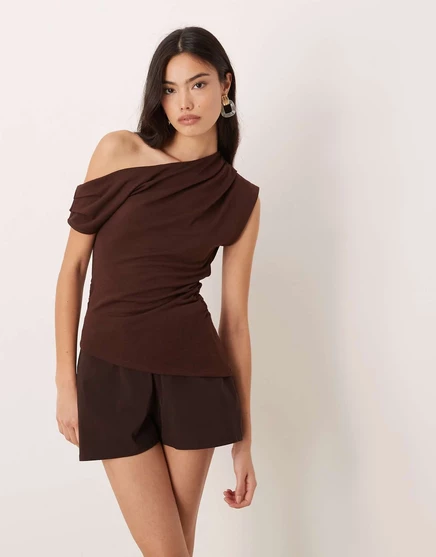 Вязаный топ ASOS DESIGN со спадающими плечами коричневого цвета brown