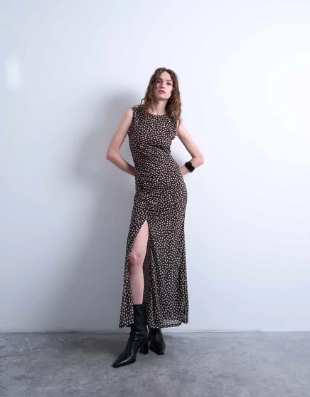 Коричневое макси-платье в горошек с рюшами от Topshop brown