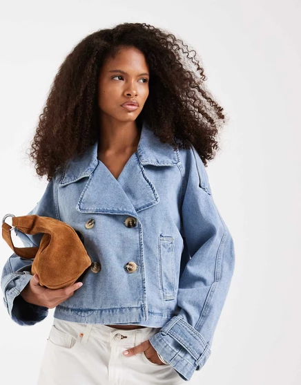 Укороченный джинсовый тренч Vero Moda светло-голубого цвета с эффектом стирки