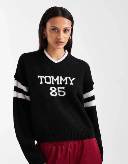 Свитер Tommy Jeans varsity 85 черного цвета black