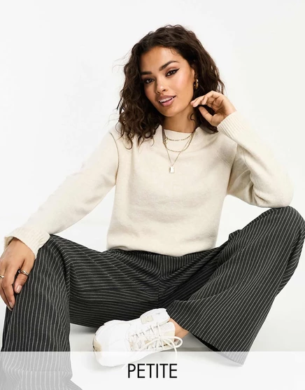Кремовый свитер с круглым вырезом Vero Moda Petite cream