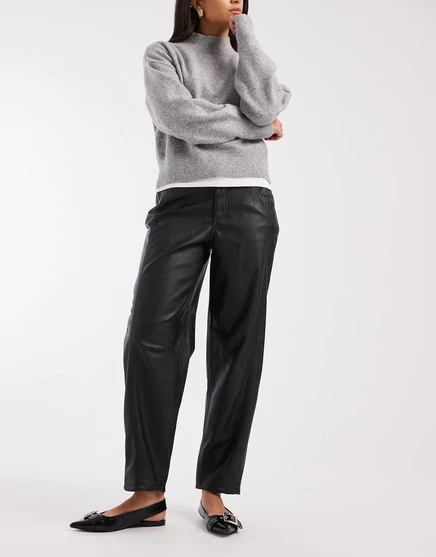 Брюки-бочкообразные брюки из искусственной кожи Vero Moda черного цвета black