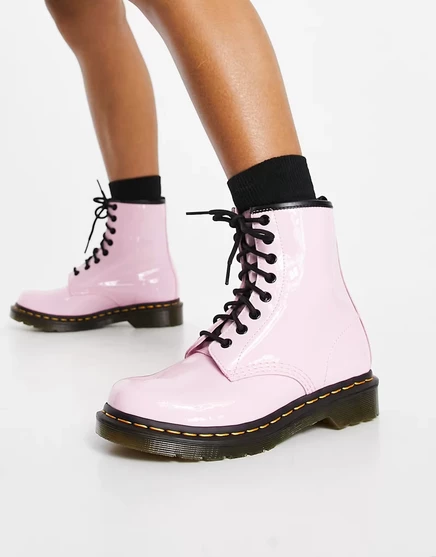 Ботинки Dr Martens 1460 розового цвета, лакированные, бледно-розовые, лакированные