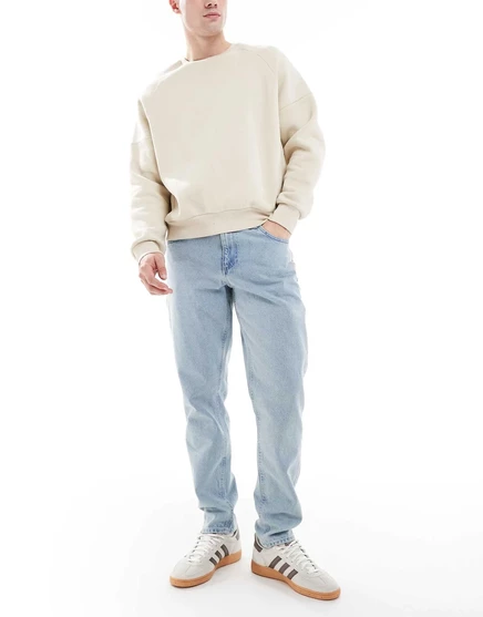 Светло-голубые классические жесткие джинсы ASOS DESIGN light wash blue