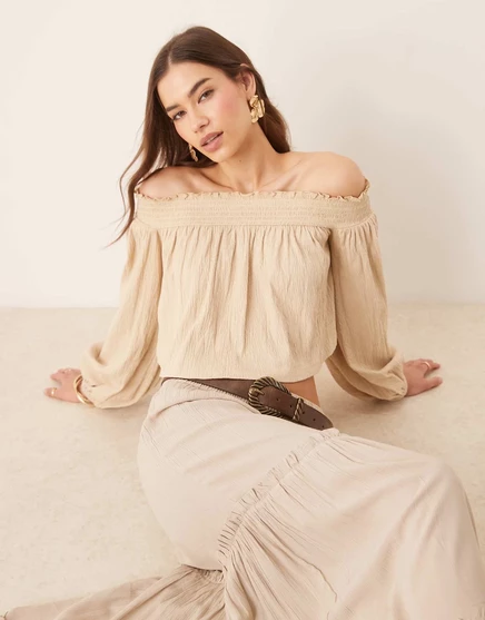 Топ с воздушным рукавом-баллончиком от ASOS DESIGN, украшенный каменными складками на плечах stone