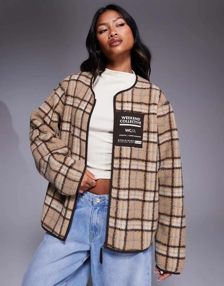 Модель Weekend Collective borg из флиса на молнии в нейтральную клетку multi