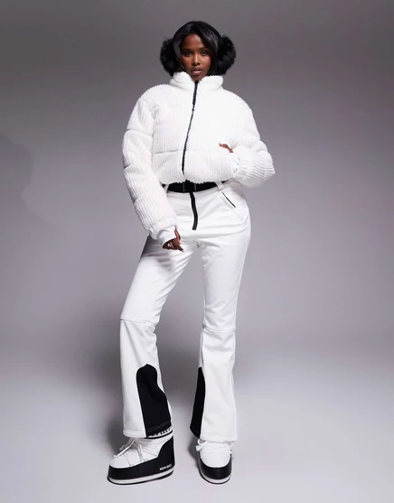 Лыжный костюм ASOS 4505 slim kick с мягкой подкладкой и поясом из искусственного меха белого цвета white
