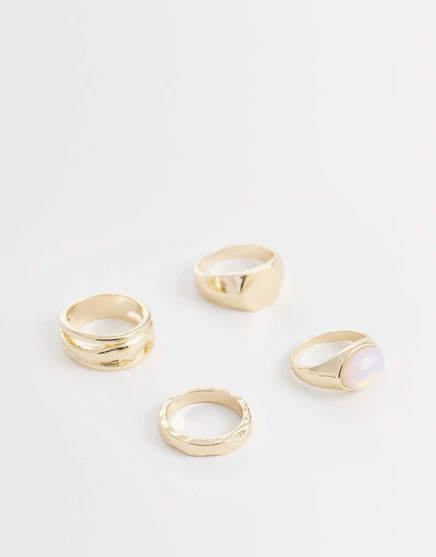 ASOS DESIGN - 4 упаковки овальных колец с полудрагоценным опалом и шестигранными кольцами золотого цвета