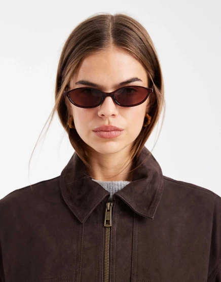 Тонкие овальные солнцезащитные очки ASOS DESIGN молочно-коричневого цвета brown