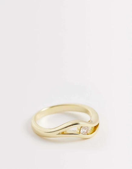 Изящное кольцо ASOS DESIGN с волнистым камнем и кубическим цирконием золотого оттенка