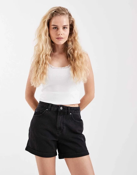 Свободные джинсовые шорты Vero Moda черного цвета с манжетами black denim