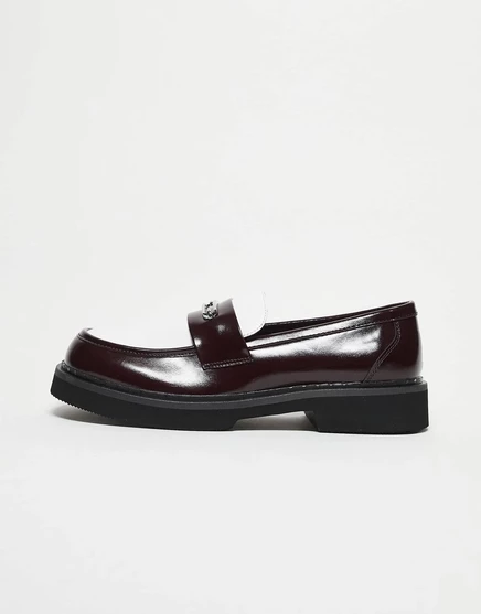 Дизайнерские мокасины ASOS бордового и белого цветов с серебряной фурнитурой burgundy