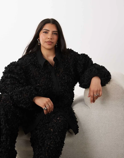 Пляжная рубашка ASOS LUXE Curve с 3D-рисунком в цветочек черного цвета black