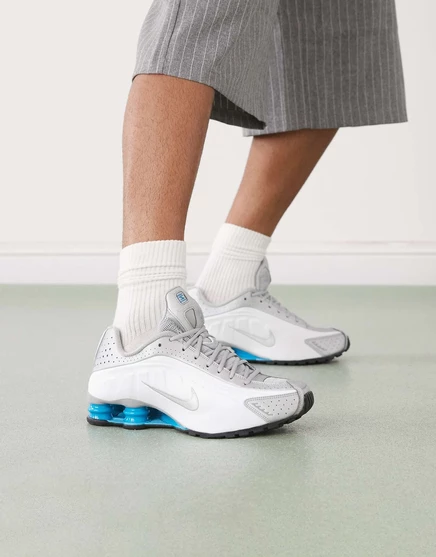Кроссовки Nike Shox R4 серебристо-белого цвета silver