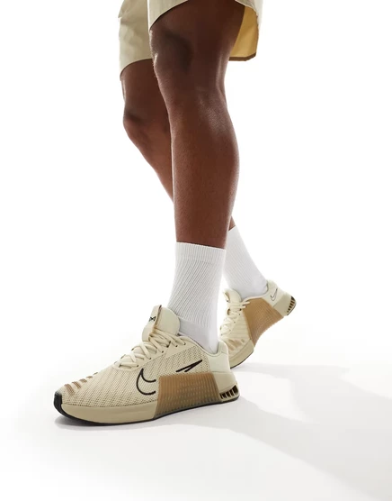 Кроссовки Nike Training Metcon 9 бежевого цвета