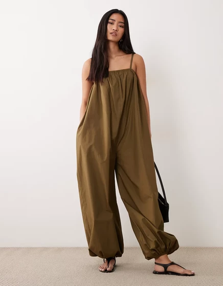 Комбинезон-баллон ASOS DESIGN с ремешками на ногах оливкового цвета