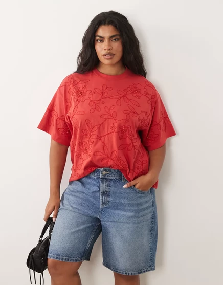 Облегающая футболка ASOS DESIGN Curve с вышитыми бисером цветами красного цвета red