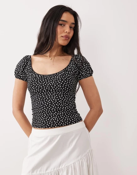 Топ Miss Selfridge milkmaid с цветочным принтом на темной основе и принтом ditsy