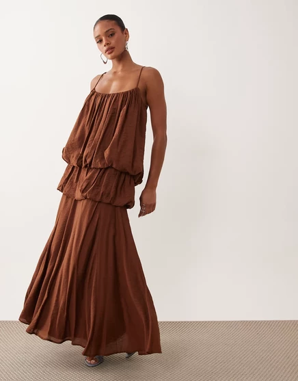 Макси-платье ASOS DESIGN с пузырчатым ярусом и бретельками на бретельках коричневого цвета brown
