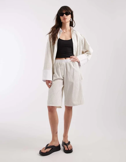 Шорты-бермуды в полоску цвета экрю с поясом-боксером от ASOS DESIGN - часть комплекта в полоску цвета экрю