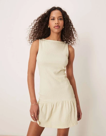 Мини-платье ASOS DESIGN с волнистой текстурой, без рукавов, с вырезом лодочкой и баской, мини-платье из камня stone