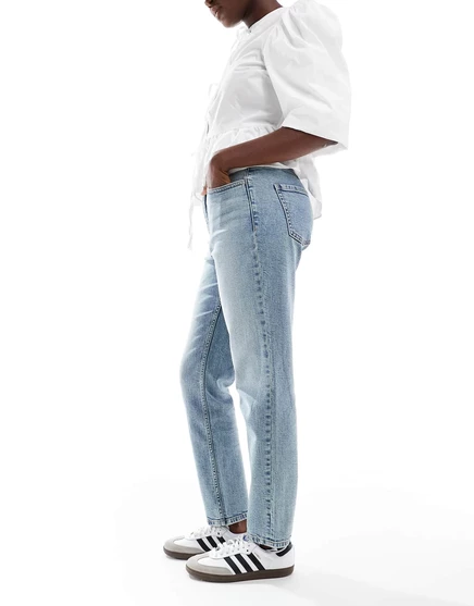 ДИЗАЙНЕРСКИЕ джинсы ASOS DESIGN Hourglass slim fit comfort mom среднего синего цвета mid blue