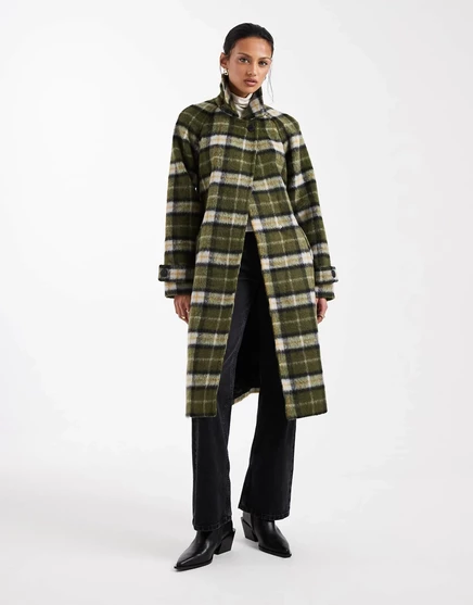Строгое пальто с поясом от Vero Moda в клетку цвета хаки и зеленого цвета grape leaf