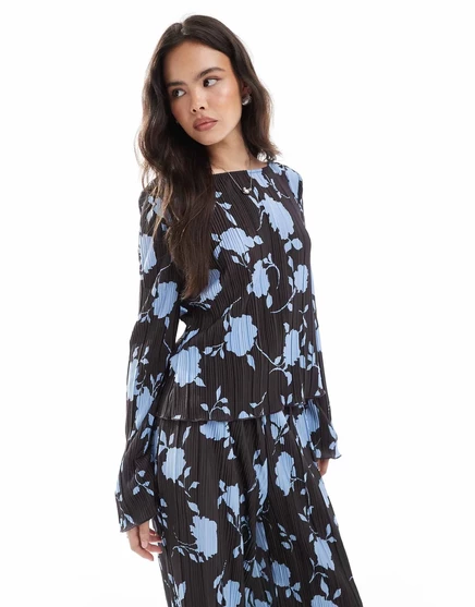 Топ из плиссе с длинными рукавами от Vero Moda с шоколадным и голубым цветочным принтом - часть комплекта chocolate/blue