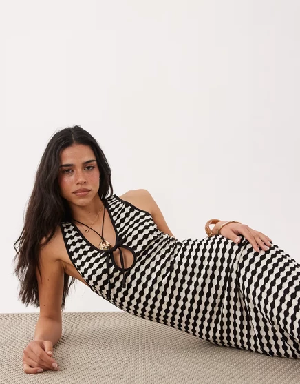 Женское миди-платье ASOS Design вязаное крючком, гингем