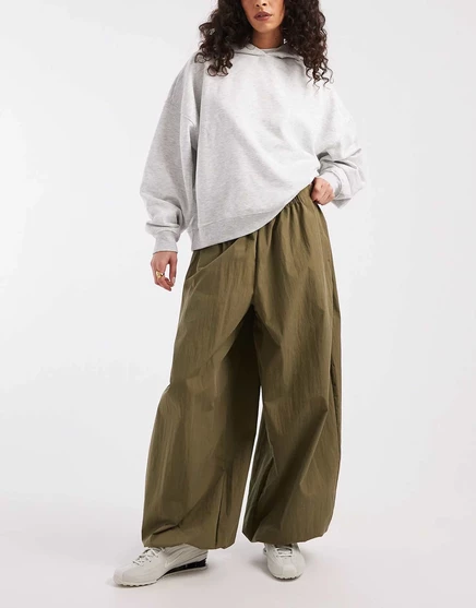Дизайнерские брюки-баллончики ASOS из смеси хлопка и нейлона зеленого цвета хаки