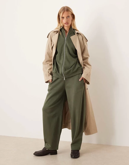 Дизайнерские спортивные брюки-бочкообразки ASOS цвета хаки khaki