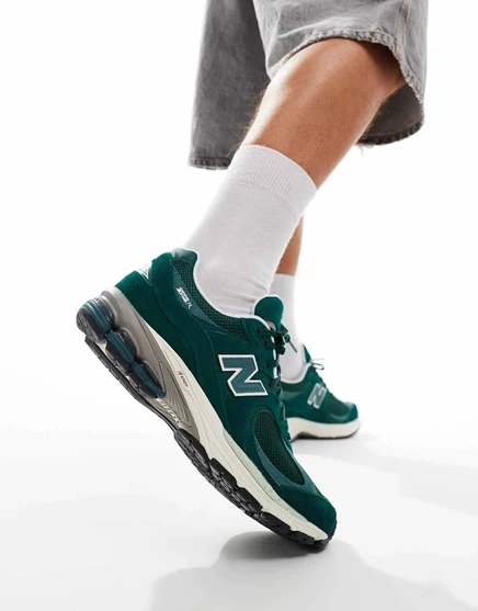 Кроссовки New Balance 2002 зеленого цвета mid green