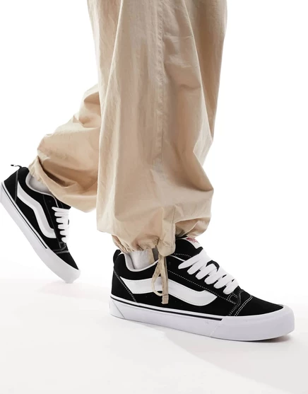 Женские кеды Vans Knu Skool низкие со шнуровкой и усиленным мыском, черно-белые