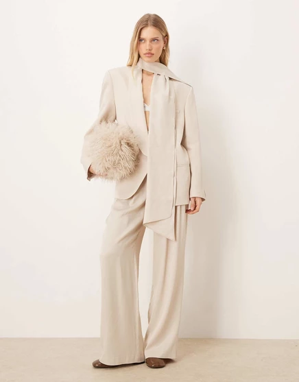 Широкие атласные брюки ASOS DESIGN кремового цвета с глубокими складками на поясе, сшитые по индивидуальному заказу  cream